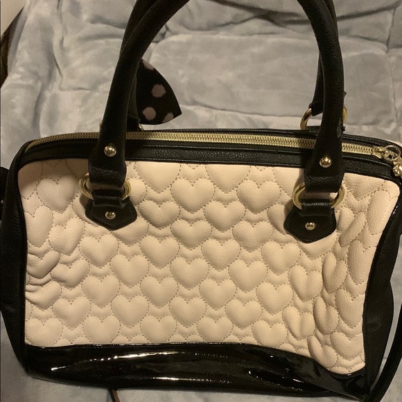 Betsey Johnson Cream and Black Quilted Satchel and wallet - Picture 4 of 16